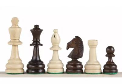 Pièces d'échecs en charme T4